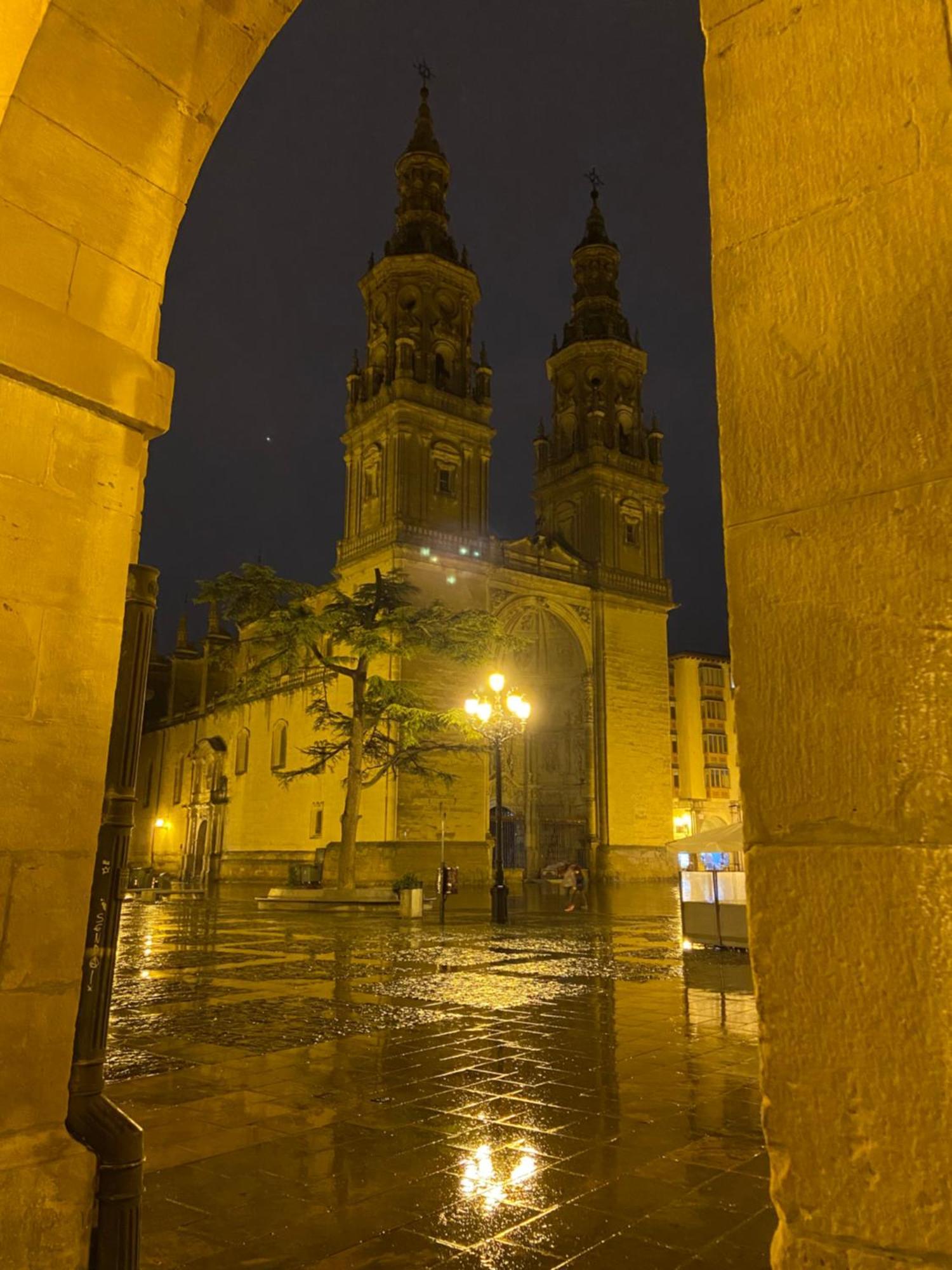 Alojamiento En Pleno Centro Con Wifi Y Aire Acondicionado لوغرونيو المظهر الخارجي الصورة